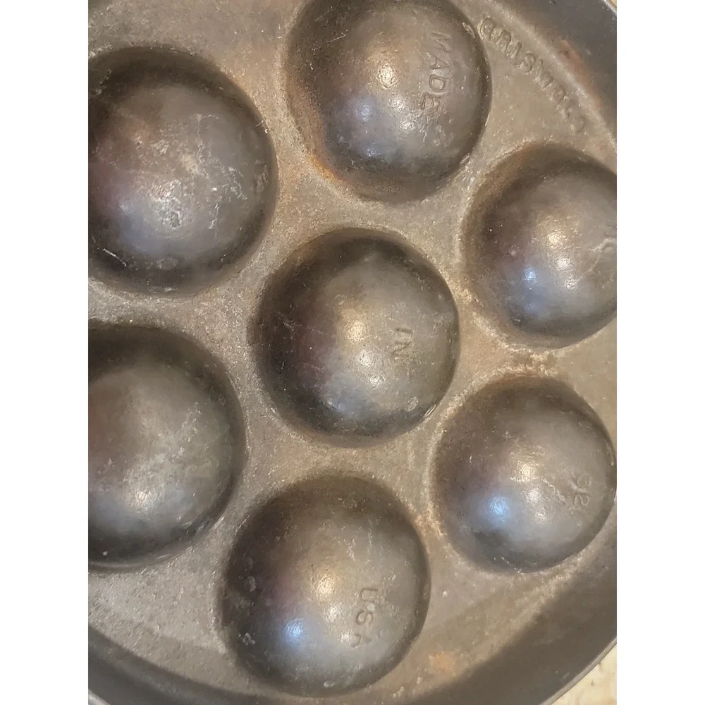 Griswold 962 No 32 Cast Iron Aebleskiver Cake Pan Skillet Made In USA.